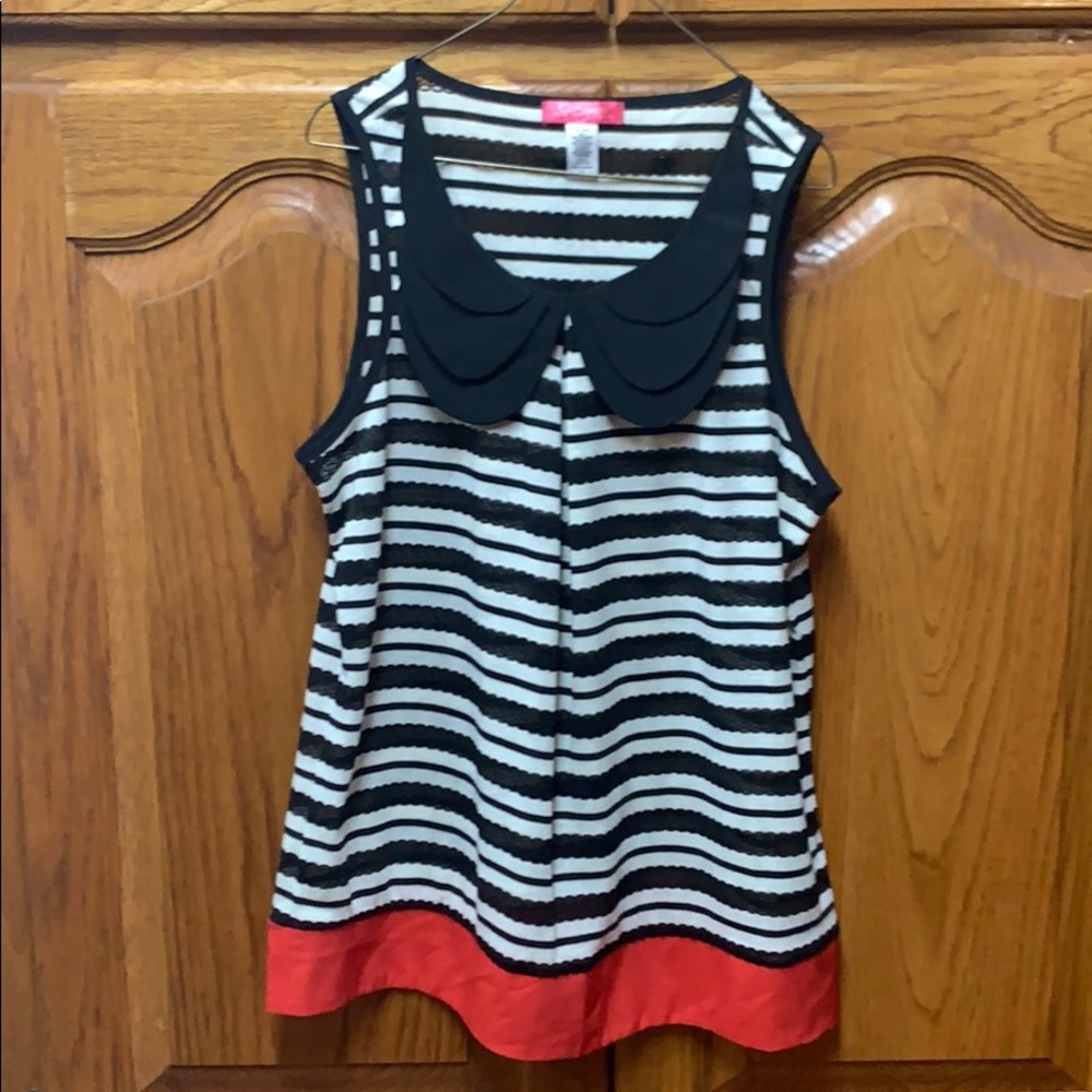 Sleeveless cute top